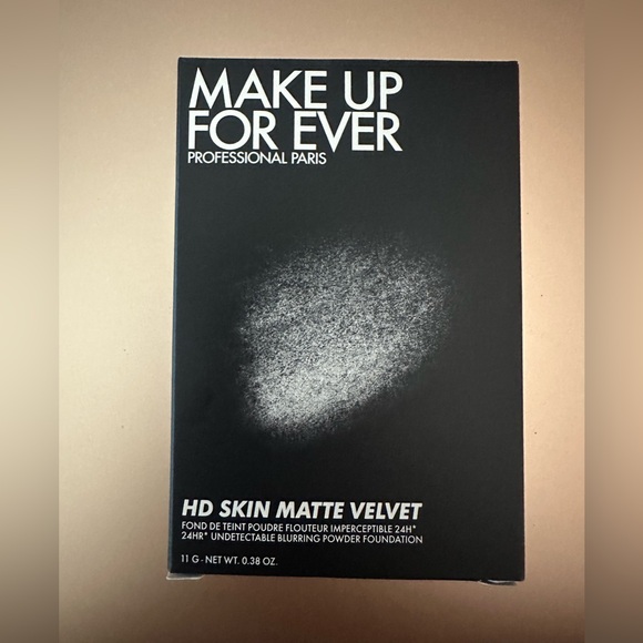 Make Up Forever, HD skin matte velvet powder foundation - Picture 1 of 7